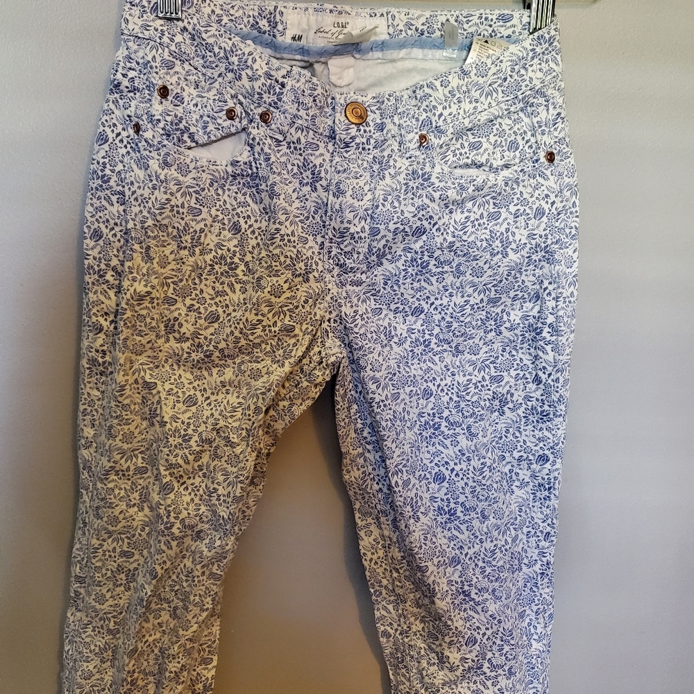 H&M L.O.G.G. Floral White/Blue Jeans - Size 6